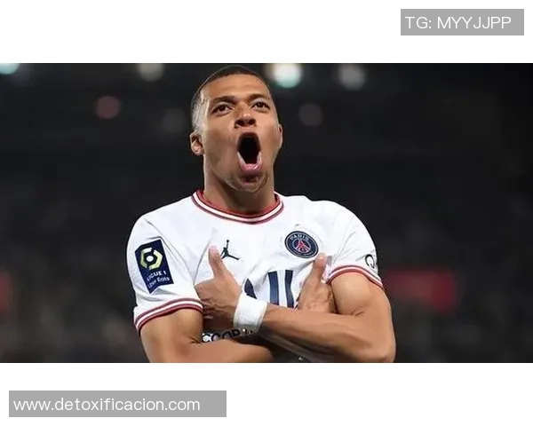 深入解析足球明星球员形象与风格的视觉表现与影响力